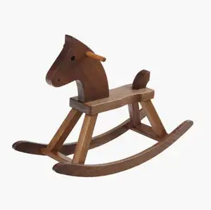 फैक्टरी प्रत्यक्ष बिक्री लकड़ी के घोड़े खेल बच्चों सवारी पर खिलौना पशु गेंडा कमाल हार्स के लिए घोड़े का घोड़ा बच्चे