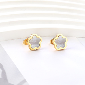 Boucles d'oreilles à clous en forme de fleur, en acier inoxydable, pour femmes, design minimaliste, style automne, forme de fleur de pêcher - Product Image 4