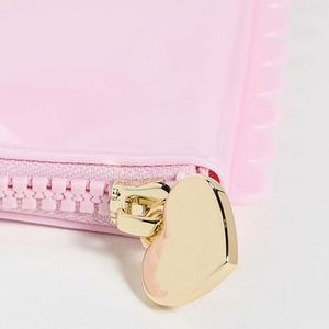 Pochette cosmétique plate en vinyle écologique pour femme, personnalisable avec logo DIY, fermeture éclair, étanche, bords festonnés, durable, pour voyage - Product Image 3