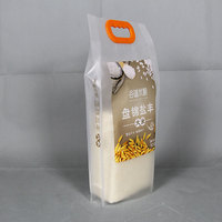 Vente en gros de sac de riz transparent imprimé de qualité alimentaire avec trou de poignée sac de riz gousset latéral farine Fufu Banku Pack