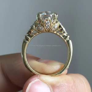 แหวนมอสซาไนต์ทรงเอเมอรัลด์ ชุบทอง 14K เงินแท้ 925 สไตล์มินิมอล สำหรับงานหมั้น งานแต่งงาน หรือวันครบรอบ ประดับเพชรแบบหนามเตย สำหรับผู้หญิง - Product Image 1