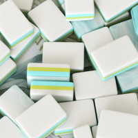 Perlengkapan Mahjong Akrilik Cetak Khusus Kelas Atas Kualitas Kasino Profesional Desain Modern Mewah Portabel untuk Rumah
