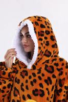 Robe-couverture ample et surdimensionnée à imprimé léopard avec poche avant en forme de pomme géante, idéale pour la chambre à coucher et les vêtements de nuit