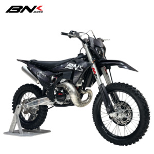 Motocicleta BNK K10-300 de 300cc, monocilíndrica, 2 tiempos, 36kW, arranque eléctrico, refrigerada por agua, para motocross, enduro, carreras y carretera. - Product Image 4