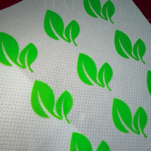 Étiquettes thermocollantes en silicone vert fluorescent haute saturation, anti-fissuration et très extensibles pour maillots et t-shirts - Product Image 2