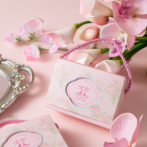 Scatola Regalo in Carta Stampata con Manico, Scatola per Confetti Nuziali con la Scritta 'Happiness', Confezione per Bomboniere - Product Image 1