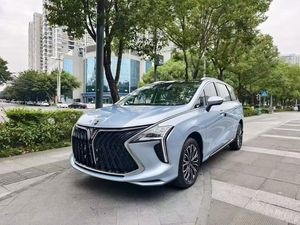 Dalle consegne del lunedì alle escapade del weekend: il Forthing U-TOUR PHEV mantiene in movimento la tua famiglia con una carica settimanale - Product Image 2