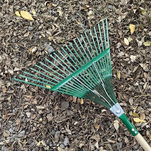 Râteau à gazon JunQiao JQ145 à 22 dents en acier au carbone avec long manche en bois, couleur verte, garantie de 3 ans - Vente en gros du fabricant - Product Image 3