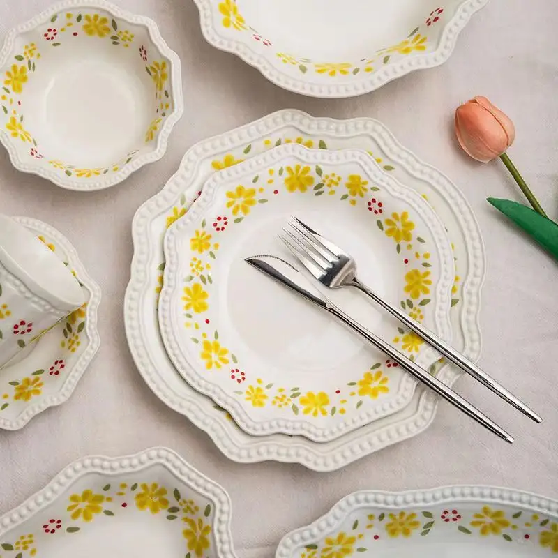 Assiette en céramique rétro française à petites fleurs jaunes Dessert saladier ménage vaisselle nordique