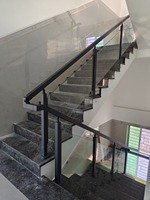 Colonne de balustrade en verre sur mesure en acier inoxydable pour extérieur et intérieur, pour porche avant, maison jumelée, balcon, usage architectural
