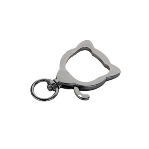 Cat Head Keychain Alloy Spring Buckle Irregular Shape Zinc Plated Metal <b>Key</b> <b>Chains</b> - Product Image 5