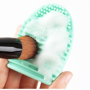 Vente flash : Nettoyage en profondeur portable pour toutes les tailles de pinceaux de maquillage, tapis de nettoyage pour pinceaux de maquillage, éponge de nettoyage pour pinceaux de maquillage en silicone - Product Image 5