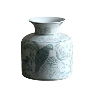 Vase en porcelaine de style antique avec motif floral <span class=keywords><strong>vert</strong></span> entrelacé et motif de perroquet pour hôtel - Product Image 5