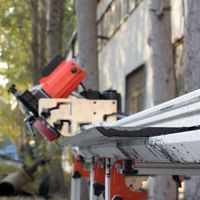 Scie à découper la pierre à eau Raizi autopropulsée à guide de rail à 45 degrés, machine à découper la pierre pour carrelage en céramique en porcelaine