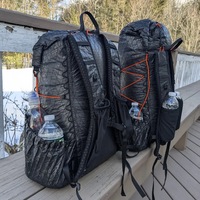 Sac à dos de randonnée léger et imperméable 50L avec fermeture à boucle, idéal pour le camping et les voyages en extérieur, personnalisable OEM