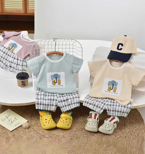 Les nouveaux costumes pour garçons et enfants sont de haute qualité, avec des t-shirts et des vestes courtes douces. - Product Image 2