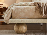 Base de lit minimaliste Ballico en tissu Teddy avec pieds boule, lit plateforme confortable pour chambre à coucher, taille Queen/King, écologique