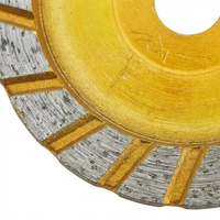Meule abrasive turbo personnalisable pour commande en gros avec segments striés, meule diamantée en forme de coupelle pour béton et pierre