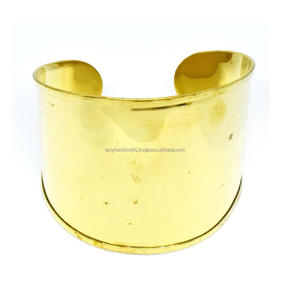 Pulsera Abierta de Latón Grueso con Diseño de Cuerno y Hueso de 8mm, Estilo Italiano, Media Luna, Joyería para Mujer, Colección Navidad y Primavera 2024 - Product Image 5