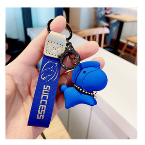 سلسلة مفاتيح من الراتنج على شكل حصان محظوظ بتصميم كرتوني - رمز رائع للعام القمري للحصان - معلق حقائب للأزواج - Product Image 4