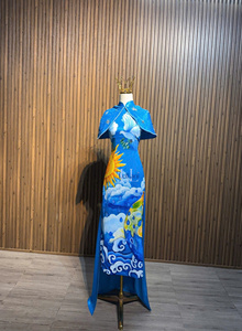 Robe Colonne Élégante en Soie avec Manches Courtes pour Femme – Luxe Minimaliste pour Femme au Vietnam - Product Image 4