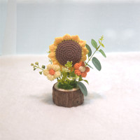 Bouquet de tournesols au crochet fait main sur base en bois, fleurs en fil tricoté, mini ornement de table, cadeau artisanal pour mariage et décoration intérieure