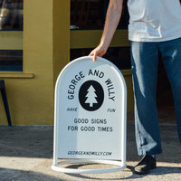 Support d'affichage vertical extérieur de style influenceur pour café et gîte, panneau directionnel d'entrée, panneau publicitaire sur pied personnalisé
