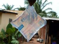 Rouleau de film plastique LDPE imprimé pour l'emballage de sachets d'eau et les pochettes d'eau potable, destiné aux usages en sachets et en sacs