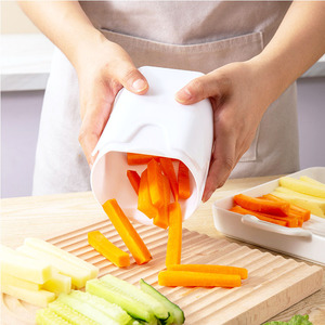Gadget de cuisine intelligent en gros Hachoir à pommes de terre pressé à <span class=keywords><strong>la</strong></span> <span class=keywords><strong>main</strong></span> Trancheuse de pommes de terre à lame tranchante Coupe-frites frites - Product Image 2