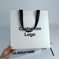 Sacs cadeaux personnalisés en carton noir et blanc de qualité supérieure avec poignée en patch, impression numérique, personnalisez votre propre logo