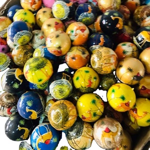 ลูกบอลกระดาษ Mache ที่วาดด้วยมือดีไซน์ใหม่สำหรับการตกแต่งในวันคริสต์มาสและอุปกรณ์งานปาร์ตี้โดยตรงจากช่างฝีมือแคชเมียร์มิริ - Product Image 1