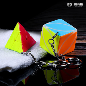 Qiyi Magic Cube Pyramid Mini porte-clés, jouet de puzzle coloré irrégulier pour adolescents de 8 à 13 ans, unisexe, en plastique ABS - Product Image 2