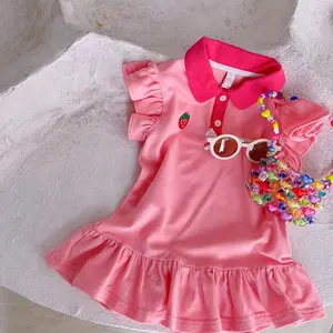 बच्चों के कपड़े स्कर्ट 2022 गर्मियों नई लड़की बच्चे बच्चे प्रिंट स्ट्राबेरी प्यारा पोलो स्कर्ट झालरदार पोशाक