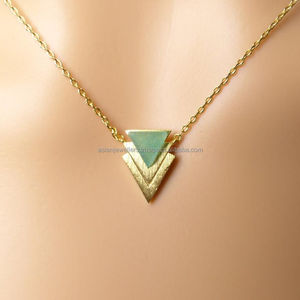 Collar de plata de ley 925 con gema de Calcedonia, joya de Triángulo de Oro delicado - Product Image 1