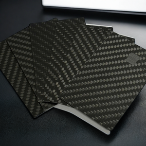 Carte de membre VIP d'entreprise en fibre de carbone, nouveau matériau compétitif, norme ISO CR80, épaisseur 0,5 mm, surface brillante, couleur personnalisée - Product Image 6