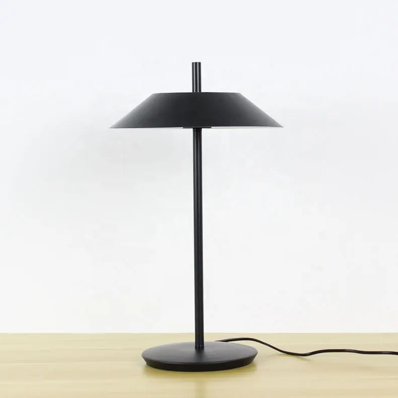크리 에이 티브 디자인 테이블 램프 철 블랙 컬러 침대 옆 사무실 호텔 간단한 디자인 침실 LED 책상 램프