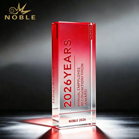 Nouveau Prix de Récompense en Cristal Rouge Dégradé de Haute Qualité avec Logo et Texte Personnalisés pour la Reconnaissance des Performances du Personnel