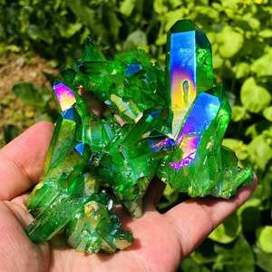 คริสตัลควอตซ์สีเขียวออร่าคุณภาพสูง กลุ่มคริสตัลเหลือบรุ้ง  หินบำบัดสำหรับตกแต่งบ้าน จำหน่ายจำนวนมาก รับสั่งทำ - Product Image 1