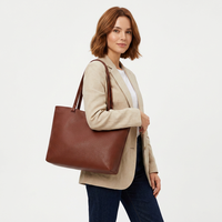 Sac fourre-tout pour femme en cuir véritable marron, couleur unie, fermeture ouverte, grande capacité, à porter à l'épaule pour un usage quotidien