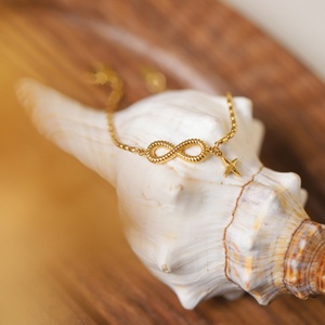 Pulsera Personalizada con Cadena de Cuentas de Acero Inoxidable y Eslabones Chapados en Oro con Símbolo de Infinito y Estrella de la Suerte - Product Image 5