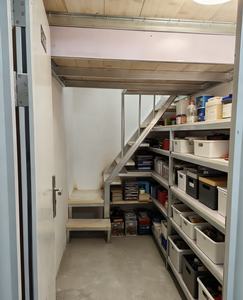 Estante de Exhibición Metálico Resistente Personalizado con LED, Protección Contra la Corrosión, Estante de Exhibición Independiente y Elegante con Etiqueta para Supermercado - Product Image 6