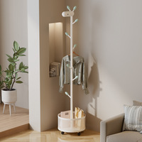Porte-vêtements sur pied mobile au design mignon pour chambre à coucher avec panier à linge, motif tête de cerf pour couloir