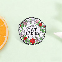 Broche en émail souple 'Childless Cat Ladies Club' avec couronne de roses en alliage de zinc, pour sac à dos, veste, chapeau, revers, objet de collection