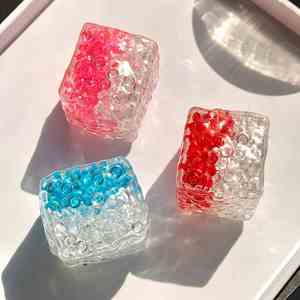 ของเล่นบีบคลายเครียดรูปทรงลูกบอลน้ำแข็ง TPR ซีรีส์ Ice Crystal Clatter Block  ของขวัญสำหรับเด็กและผู้ใหญ่ สร้างบรรยากาศแห่งความสุข - Product Image 2