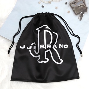 Pochette en satin noir doux avec cordon de serrage, personnalisable avec logo, pour chaussures, extensions capillaires, perruques, sous-vêtements, chapeaux et vêtements - Product Image 4