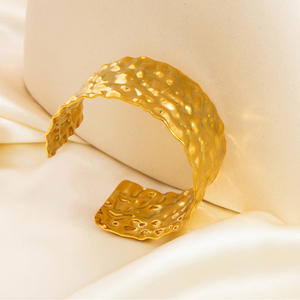 Conjunto de anillos de acero inoxidable con forma de flor para mujer, joyería de regalo con pulseras en tono dorado y plateado. - Product Image 3