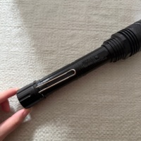 Lampe de travail portable KT-1108 avec cadre renforcé, résistante aux vibrations pour une utilisation prolongée sur site