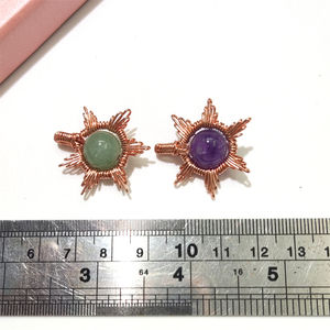 थोक क्रिस्टल बेड्स हैंडमेड वायर लिपटे गहने पहने हुए गहने के लिए सूर्य पर निर्भर प्राकृतिक पत्थर का आकर्षण - Product Image 3