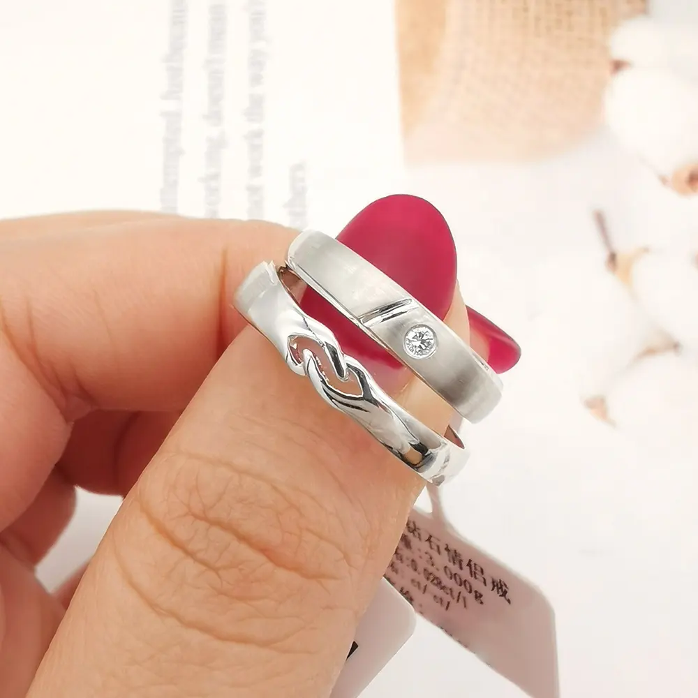 18K Forever Love Couple Ring in Valentine's Day Gift Bezeling Setting Solitaire Diamond Ring for Couple White Gold Custom Logo