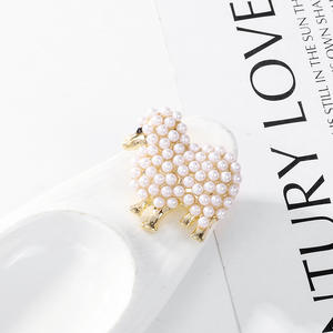 Broche de Perla con Diseño de Oveja, Simple y Versátil, para <span class=keywords><strong>Cardigan</strong></span>, Anti-Luz, con Forma de Cordero - Product Image 5